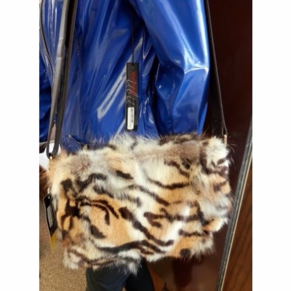 Coyote Fur with Brown Leather - Picture 1 of 4